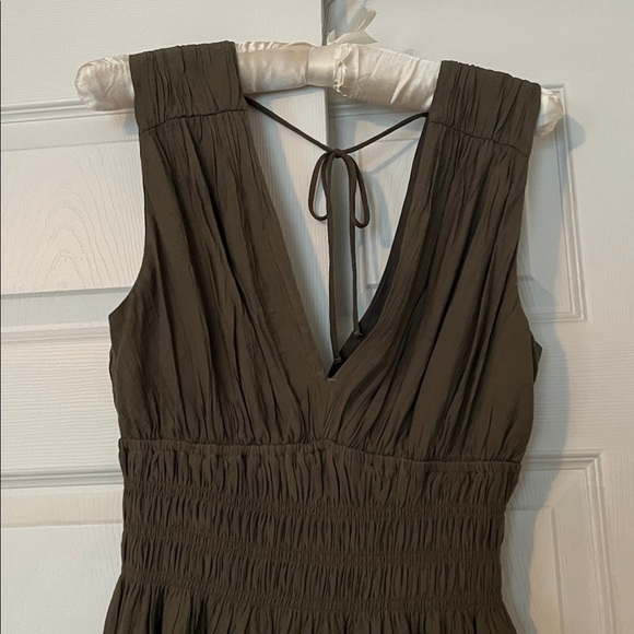 Abercrombie & Fitch Women's Smocked Plunge Crinkle Mini Dress - Small Tall - Picture 3 of 10